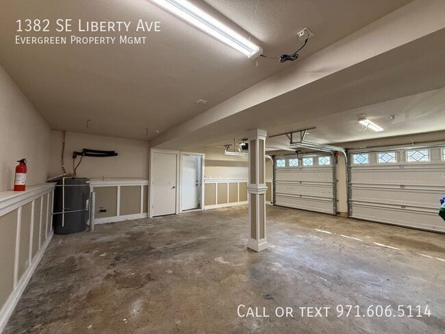 Building Photo - 1382 SE Liberty Ave