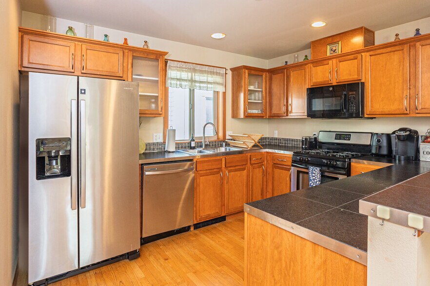 Building Photo - 3314 Wetmore Ave S