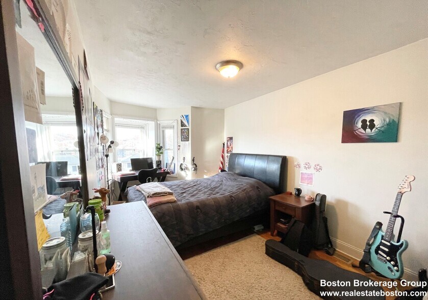 Building Photo - 147 Marcella St