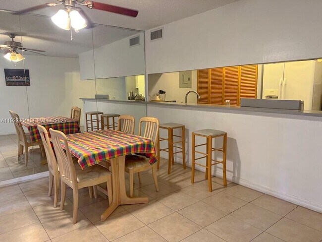 Building Photo - 5234 NE 6th Ave