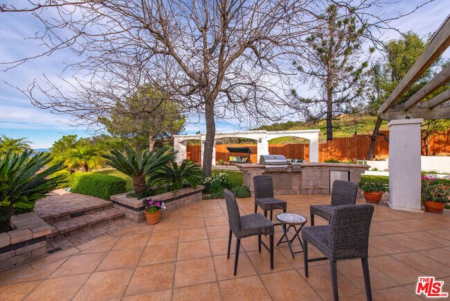 Building Photo - 501 Sadie Rd