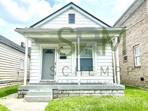 Building Photo - 3 Bedroom house with bonus room in Portland!- Section 8 accepted