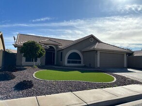 Building Photo - STUNNING 3 bed/2 bath remodel in Chandler ...