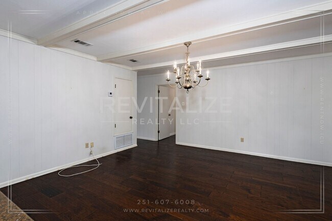 Building Photo - 3/2 Brick Home with Sunroom, Deck, and Car...