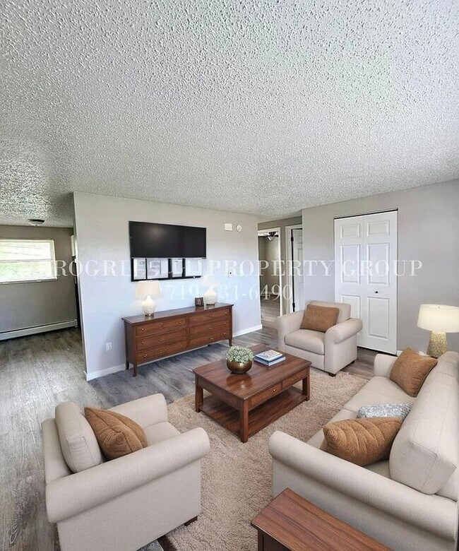 Building Photo - Charming Renovated 2-Bedroom – Includes Utilities | Move In Now – Next Month’s Rent is Waived!