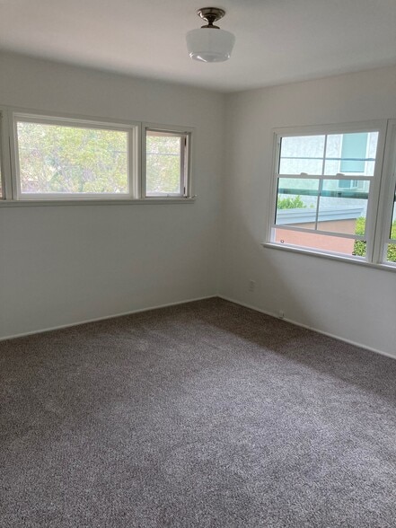 Main bedroom - 10662 Wilkins Ave