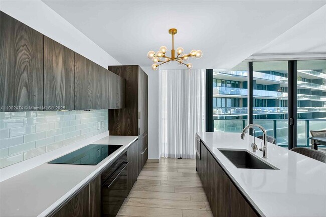 Building Photo - 480 NE 31st St