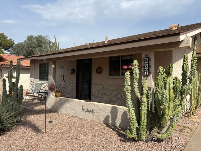 Building Photo - Enjoy this cozy 2 Bedroom, 1.75 Bathrooms, 1.5 Car Garage home in Premier Active Adult Resort Sty...