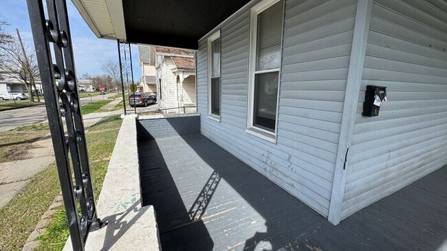 Building Photo - Charming 3-Bedroom Home with Convenient Lo...