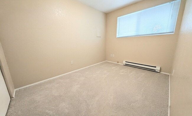 Building Photo - Eastmont Duplex with large fenced yard and...