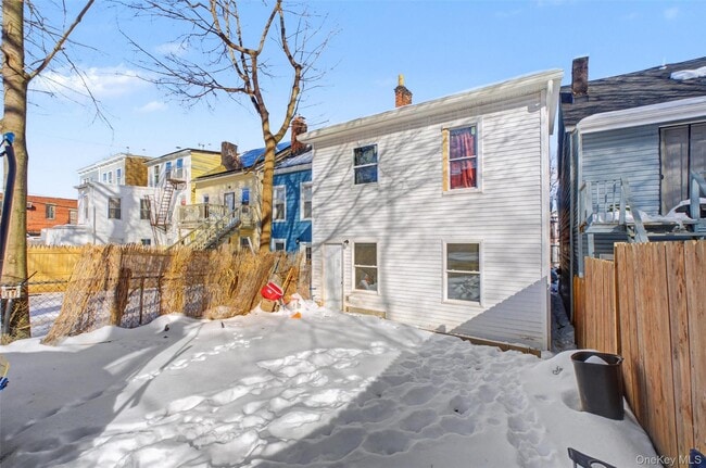 Building Photo - 61 Carson Ave