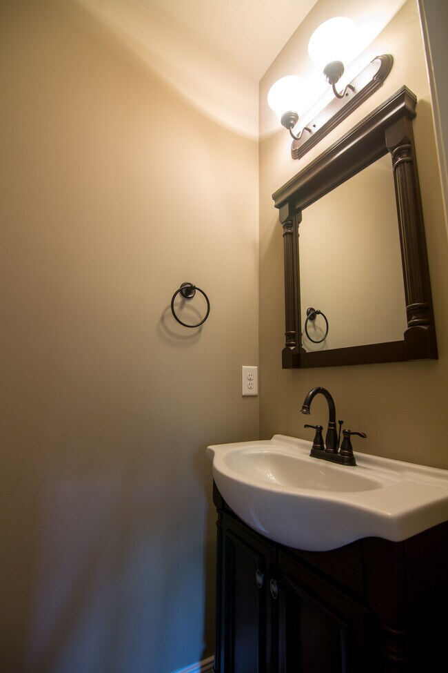 Building Photo - 374 Big Station Camp Blvd