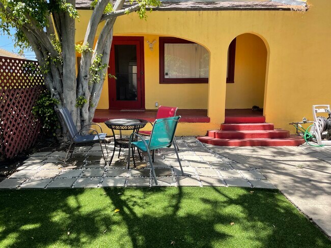 Yard - 849 N Sycamore Ave