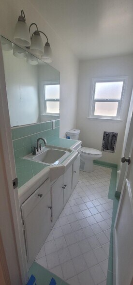 Building Photo - 6333 Vicland Pl