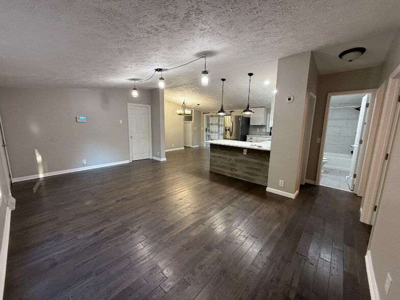 Building Photo - 1948 Brian Kelley Ln