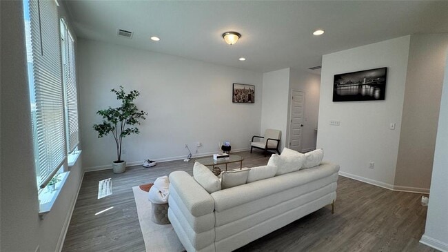 Building Photo - 6915 Tiznow Ln