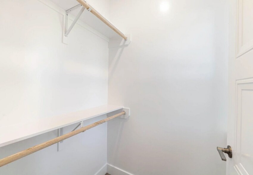 Building Photo - 808 Napa Dr