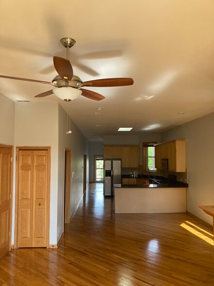 Building Photo - 4839 S Forrestville Ave
