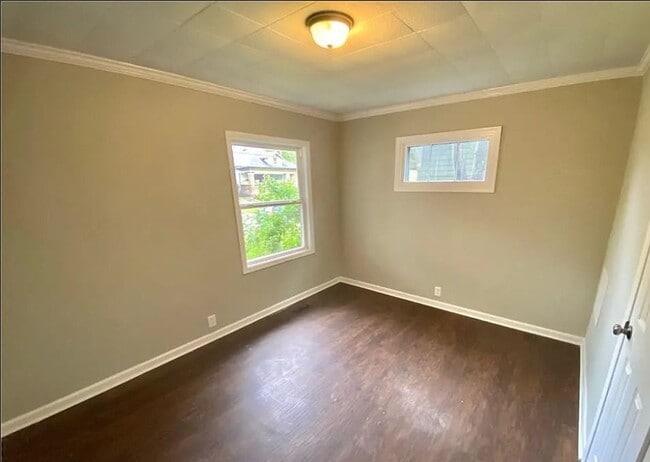 Building Photo - 2624 E 17th St