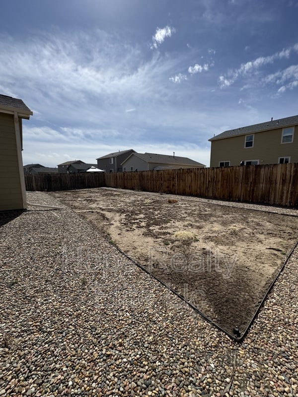 Building Photo - 6672 Kearsarge Dr