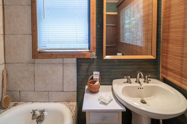 Building Photo - 1939 Crawford Dairy Rd