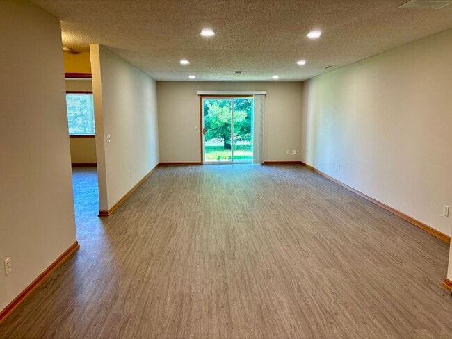 Building Photo - One Level Living ~ Wonderful Townhome