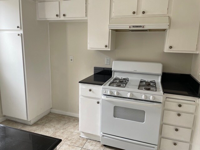 Kitchen - 14970 Victory Blvd