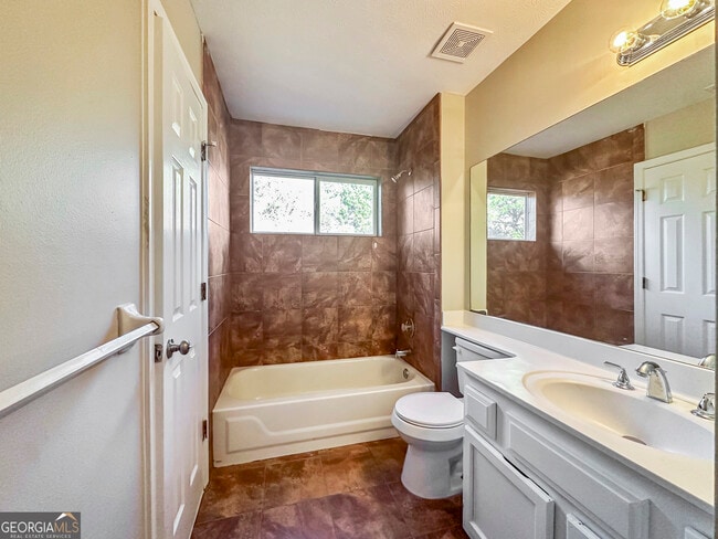 Building Photo - 3340 Summit Pl Dr