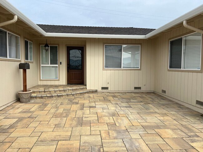 Building Photo - South Salinas Monterey Park Home