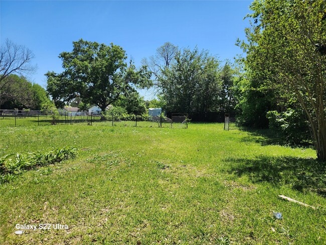 Building Photo - 410 Rosamond St