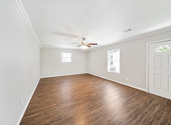 Building Photo - 1411 Pleasantville Dr