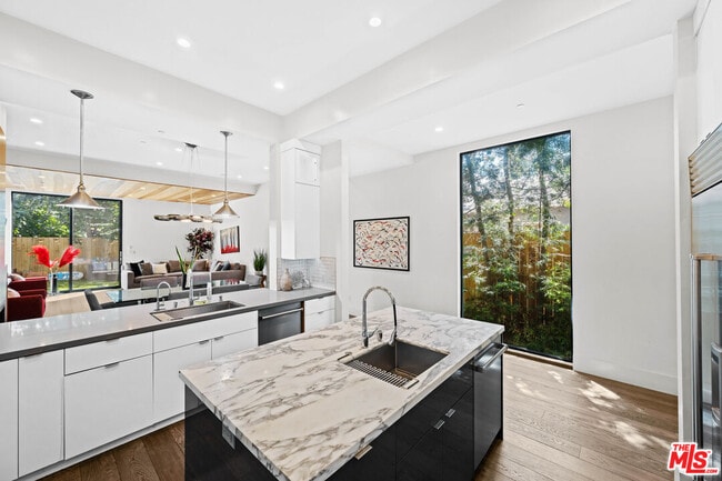 Building Photo - 1612 S Wooster St