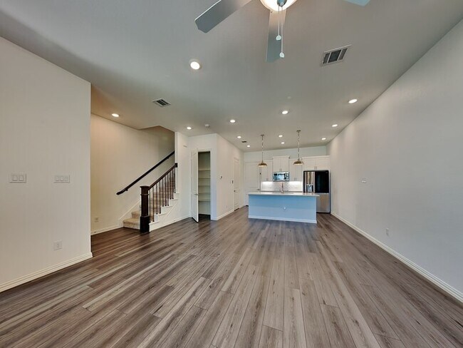 Building Photo - 7511 Edgeware Rd