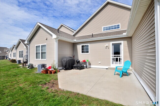 Building Photo - 103 Old Village Cir