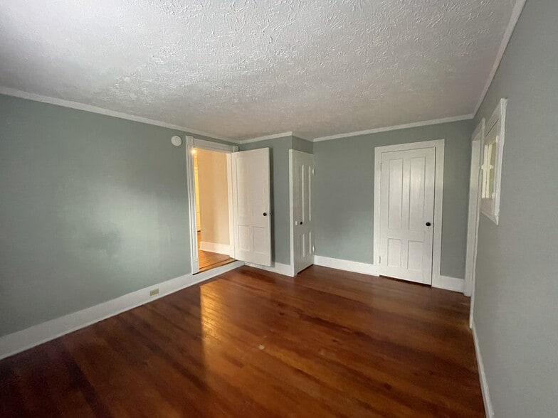 Bedroom - 636 W Gray St