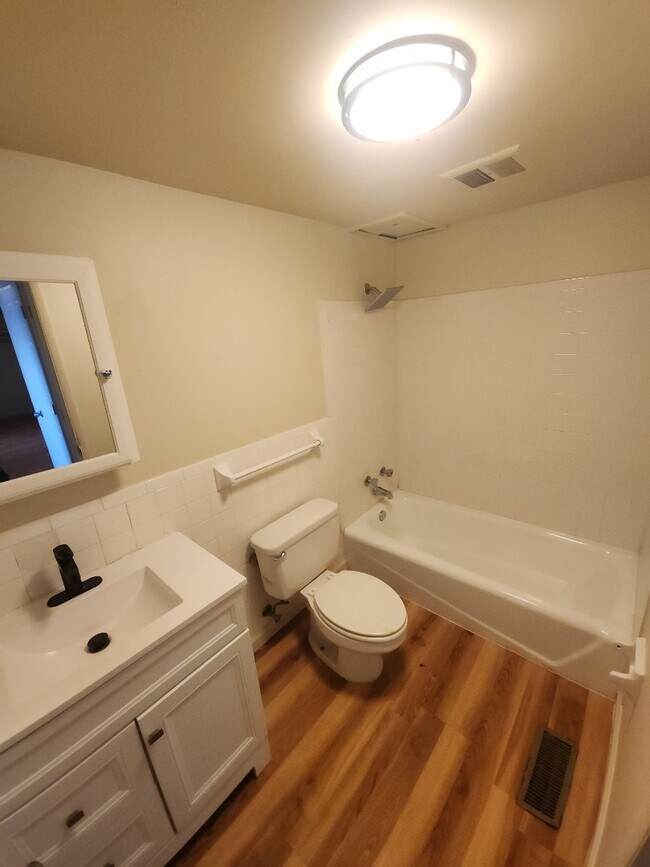 Building Photo - 1 Bedroom 1 Bath