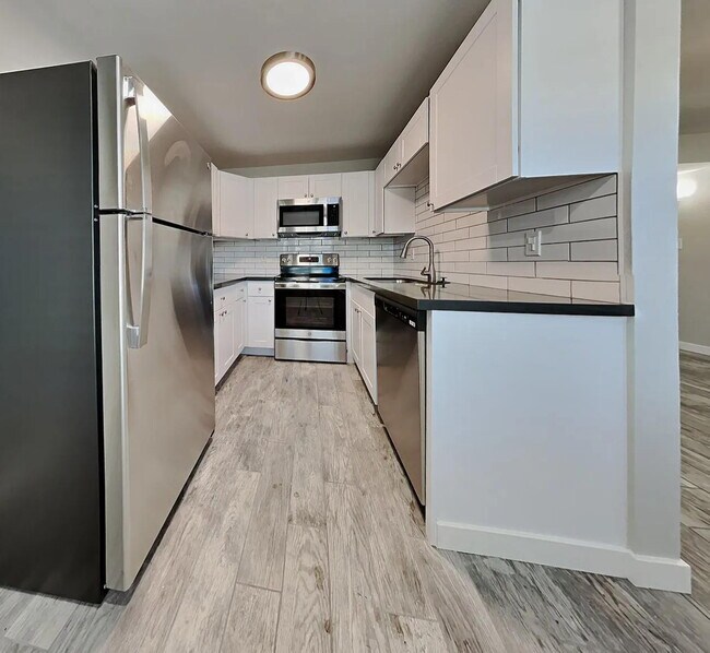Building Photo - Stylishly Updated 2BR/1BA – Single-Level Living at Its Best! $500 MOVE IN SPECIAL ACT TODAY!!!!!