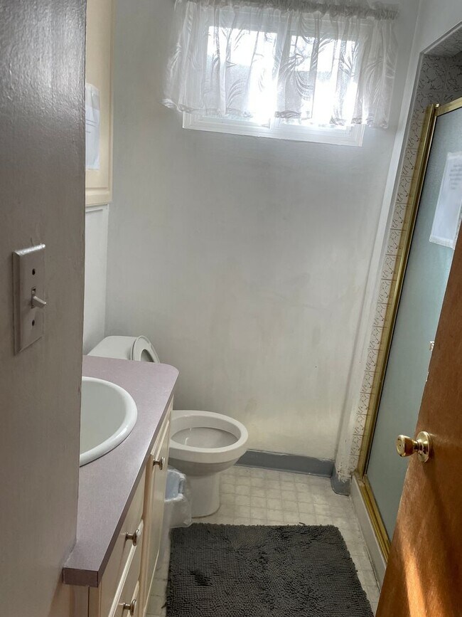 Building Photo - Spacious 4BR House in Fairview Heights