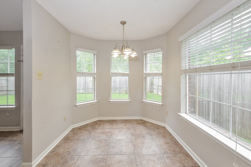 Building Photo - 8396 Creek Front Dr