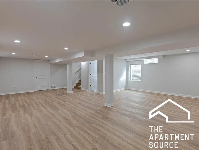 Building Photo - 4538 Dempster St