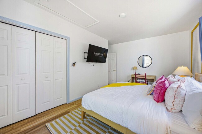 Building Photo - 12 Apple Tree Way