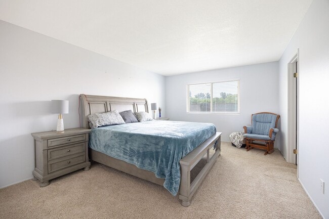 Building Photo - Cozy 3-Bedroom Home Just Walking Distance ...