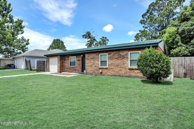 Building Photo - 2214 Luana Dr E