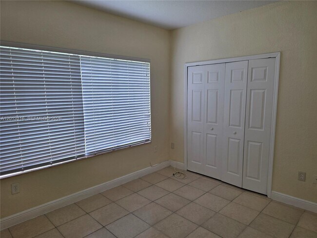 Building Photo - 1371 NW 9th Ct