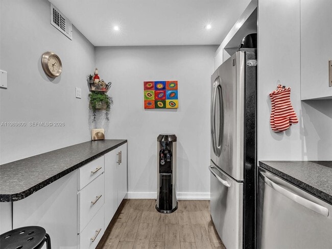 Building Photo - 3375 N Country Club Dr