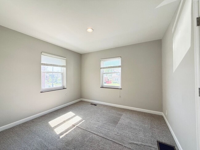 Building Photo - Fully Renovated 3-Bedroom 3-Bathroom Gem in Cincinnati!