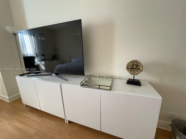 Building Photo - 151 Crandon Blvd