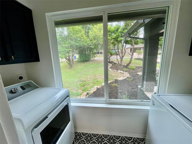 Building Photo - 8405 Red Willow Dr