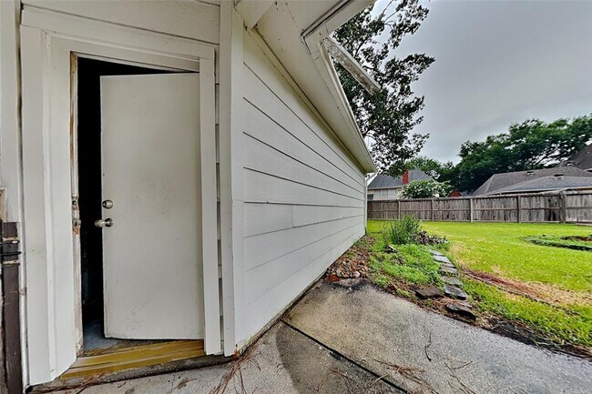 Building Photo - 5811 Laurel Caverns Dr