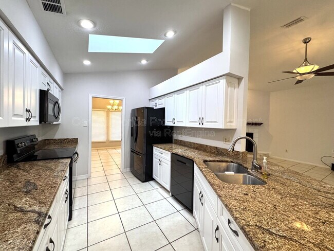 Building Photo - 721 Endeavour Dr S